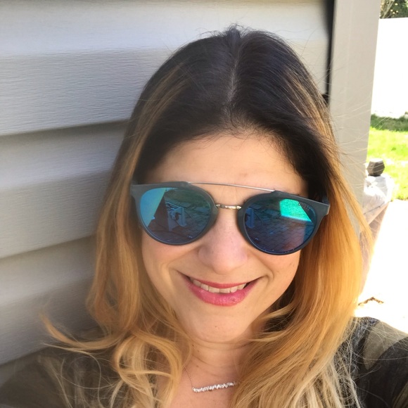 Meet your Posher, Leslie - Picture 2 of 2